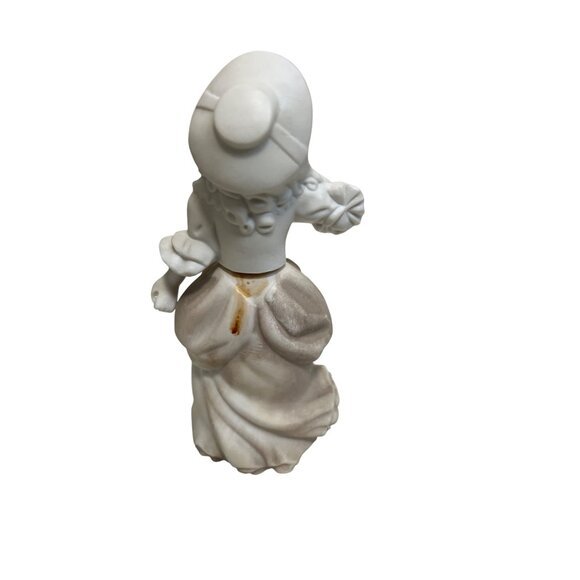 Avon Little Bo Peep Unforgettable Cologne Bottle Figurine  Vintage 2 Oz White Po - Picture 4 of 6